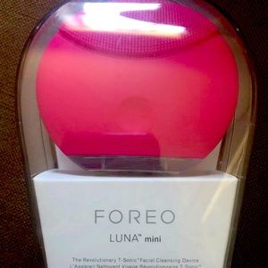 FOREO LUNA MINI T SONIC FACIAL CLEANSING DEVICE